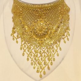 Elegant Gold necklace